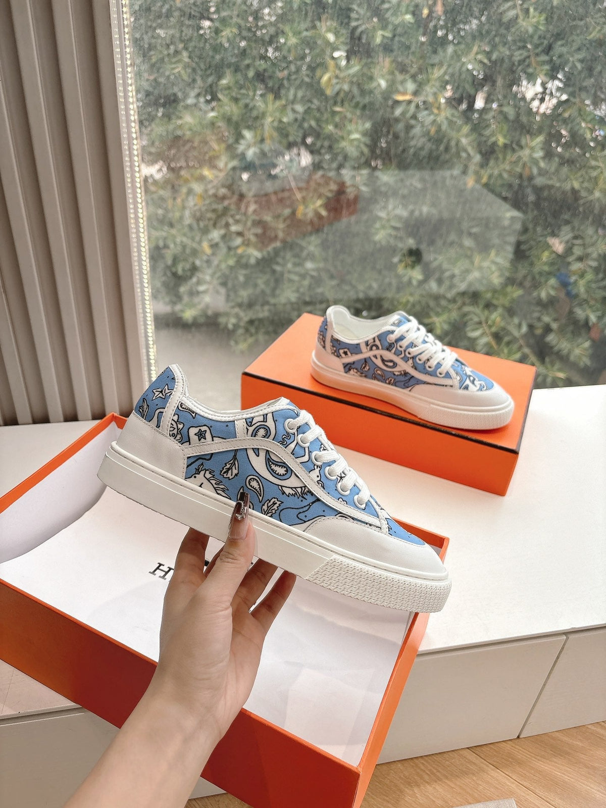 HERMES GET SNEAKER IN WHITE MIX CERULEAN BLUE MAXI CANVAS AND CALFSKIN