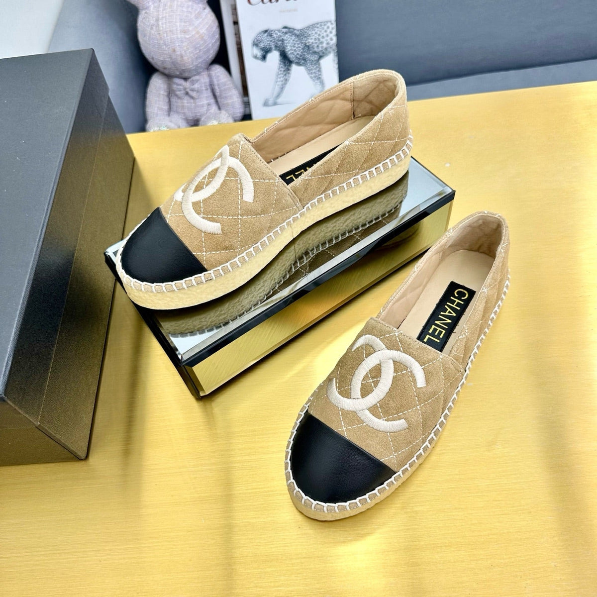 CHANEL ESPADRILLES PLATFORM 25S IN BEIGE SUEDE MIX BLACK CALFSKIN